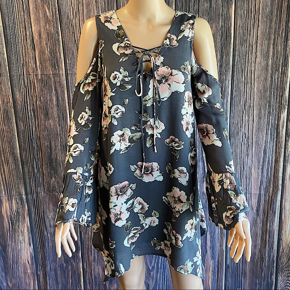 Blu Pepper size small grey gray flowy floral dress with pink flowers